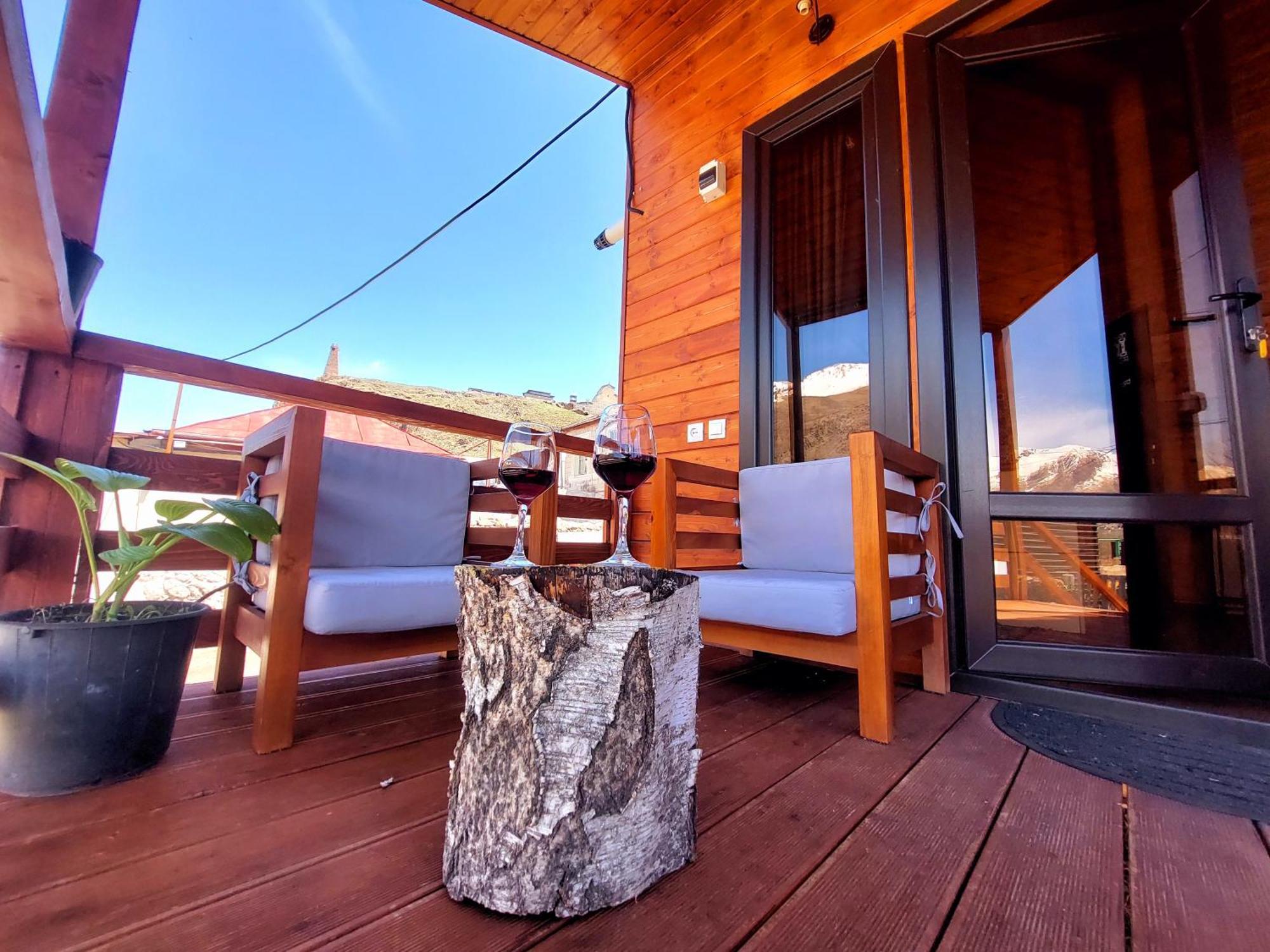 Guesthouse And Cottage Nicolo Kazbegi Exterior foto