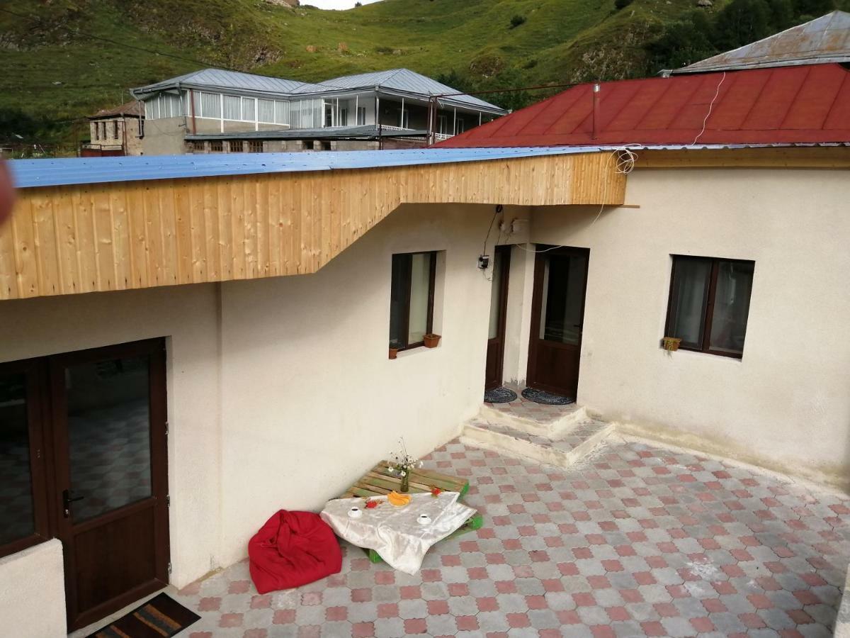 Guesthouse And Cottage Nicolo Kazbegi Exterior foto